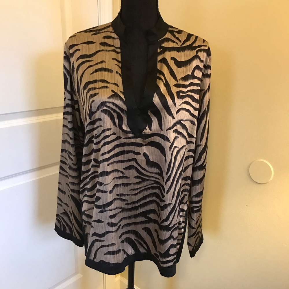 Chico’s Animal Print Blouse ( size 1 = 8-10 medium)